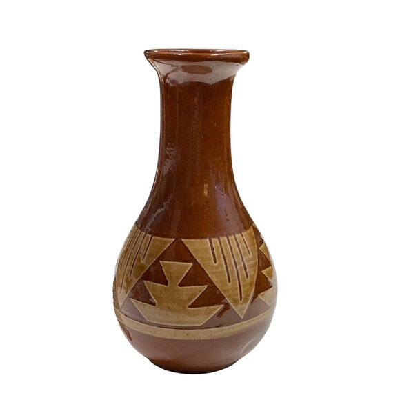 Vintage Native American Sioux Pottery Vase Signed Kate Dismounts Brown Tan 7.25" - Picture 1 of 12